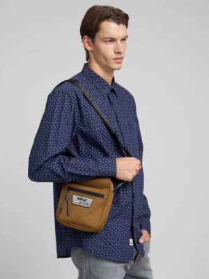 FM3765.000.A0700A.0230 andriko tsantaki replay kafe