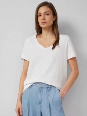 2176253 kontomaniko t-shirt s'oliver me V laimokopsi kai leptomeries sto giaka se lefko xroma
