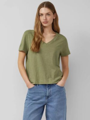 2176253 kontomaniko t-shirt s'oliver me V laimokopsi kai leptomeries sto giaka se ladi/xaki/olive xroma