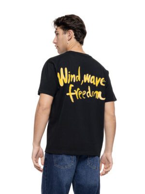 55-206-001 andriko oversized t-shirt me stampa stin plath se mavro me kitrino xroma