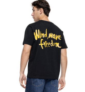 55-206-001 andriko oversized t-shirt me stampa stin plath se mavro me kitrino xroma