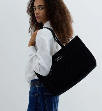 FW01AL.000.A7243S.C098 gynaikei replay tote bag se mavro xroma kai veloudini yfi