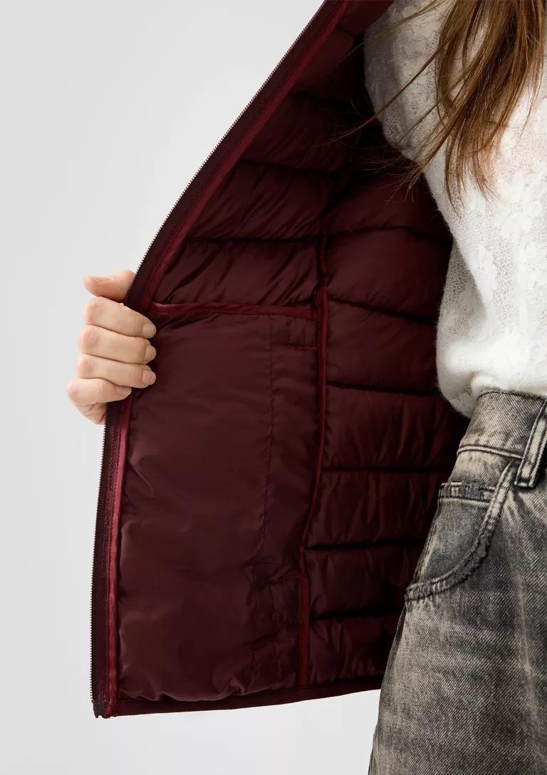 QS LIGHTWEIGHT QUILTED JACKET WITH HOOD S’OLIVER 2179009 gynakeio elefri kapitone mpoyfan s'oliver se mpornto xroma