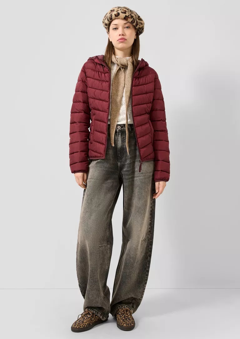 QS LIGHTWEIGHT QUILTED JACKET WITH HOOD S’OLIVER 2179009 gynakeio elefri kapitone mpoyfan s'oliver se mpornto xroma